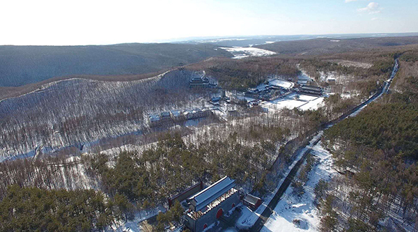 鸟瞰白雪覆盖的“曹园”。澎湃新闻记者 史含伟 摄