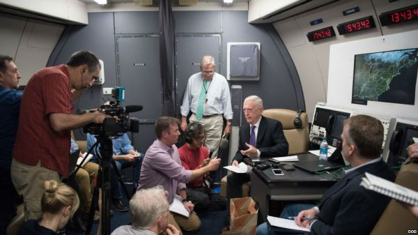  马蒂斯6月24日启程访华第一程先飞阿拉斯加（美国国防部照片）