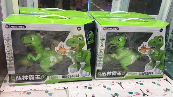  恐龙玩具。