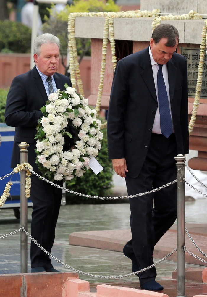 阿斯奎斯到阿姆利则敬献花圈 @东方IC