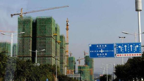  恩施街道路牌 资料图