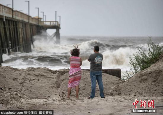 资料图：当地时间9月5日，飓风“多里安”袭击美国，多地天气恶劣。图片来源：Sipaphoto 版权作品 禁止转载