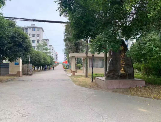  通知发布以后，柳警苑一区内基本难觅不牵狗绳、随地大小便等不文明养狗现象，小区显得干净整洁。