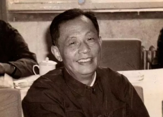 张劲夫，原中共中央顾问委员会常务委员，原国务委员。