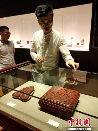 漆器 捧盒 雕刻 唐物 清朝 漆器 捧盒 雕刻 唐物 清朝 中贸圣佳国际拍卖有限公司官网