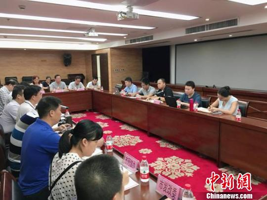 图为多部门联合约谈滴滴出行等网约车平台。　黄珈琦 摄