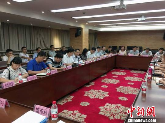 图为多部门联合约谈滴滴出行等网约车平台。　黄珈琦　摄