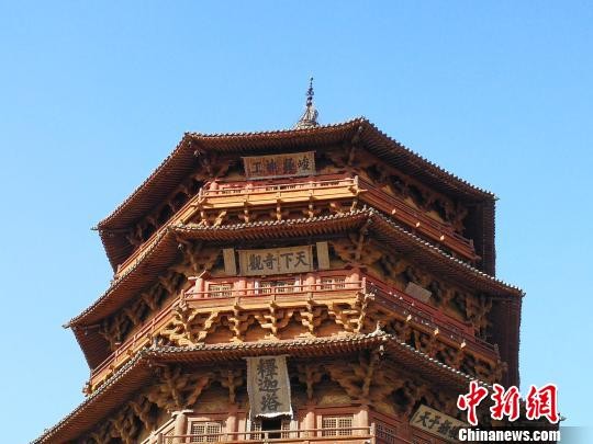 木塔建于辽代。　杨杰英 摄