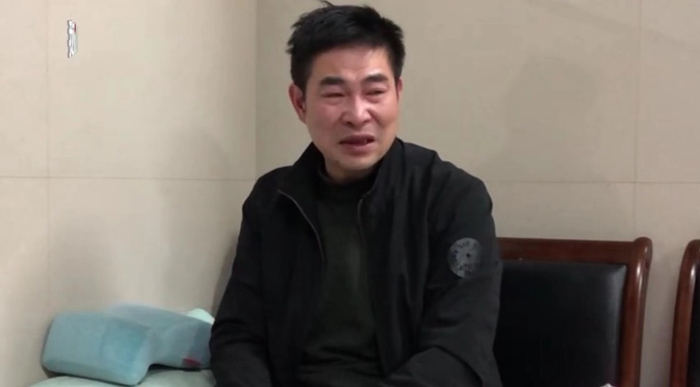 一审判决后，叶万焕重新收拾自己的外貌，希望能体面送叶星最后一程。 新京报“我们视频”截图