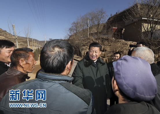 2015年2月13日，习近平回梁家河村看望父老乡亲。来源：新华社