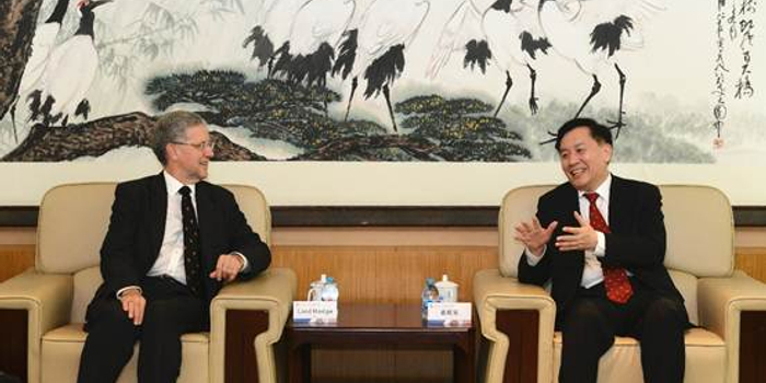 校领导会见英国最高法院大法官霍奇勋爵一行