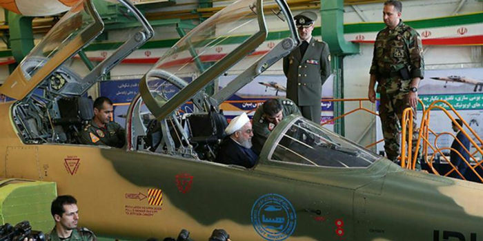 伊朗秀纯国产新战机考萨尔