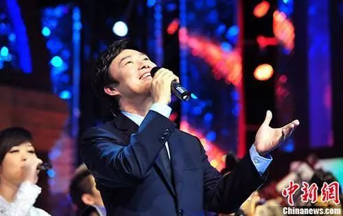  费玉清资料图。 中新社记者 陈文 摄