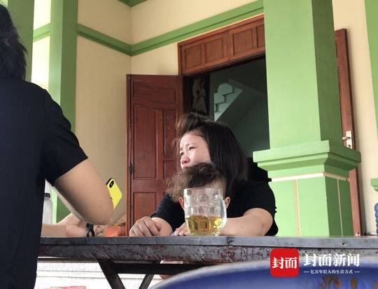 11月3日，Nhung的姐姐，接受封面新闻记者采访