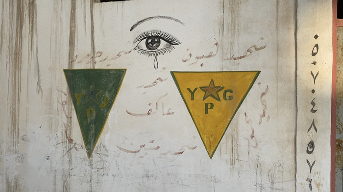 　　△ 科巴尼市区一处壁画 （朱雪松 拍摄）