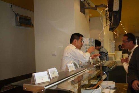 Yahoo：乳猪烤鸭应有尽有，逢年过节蛋糕不断