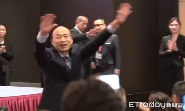 韩国瑜在澳门旅游塔会展中心参加签约仪式