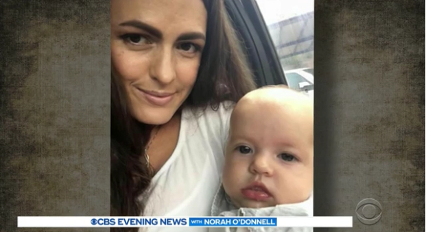  （克里斯蒂娜与女儿费丝，图源：CBS）