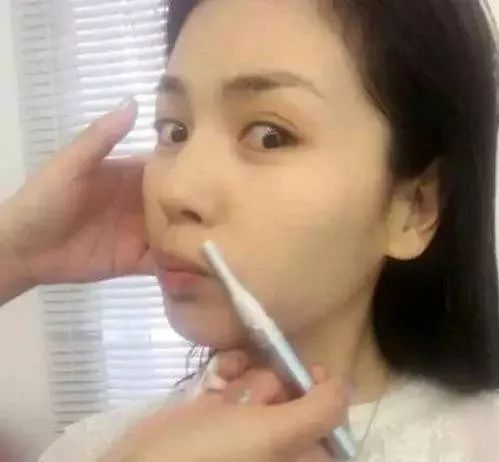 刮小胡子