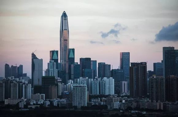  暮光中的深圳（图源：明镜周刊）