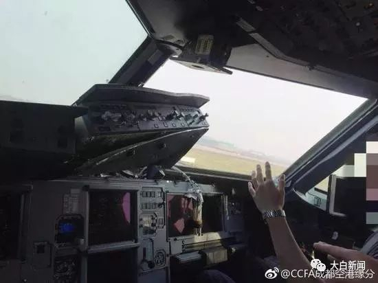 驾驶舱内（图自网络）