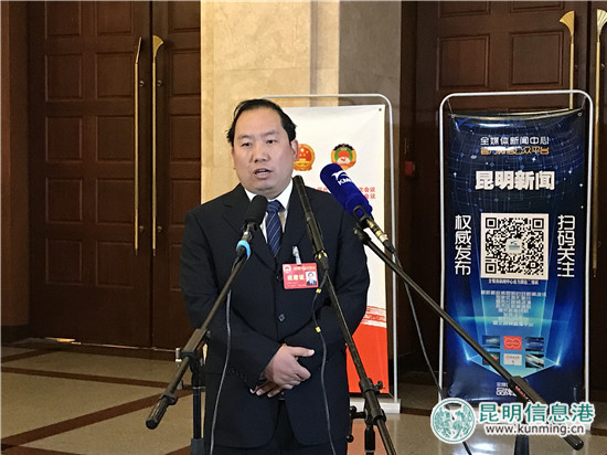 东川区区长胡江辉