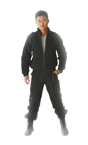 中国的救援专家谭教练（吴京饰演）。