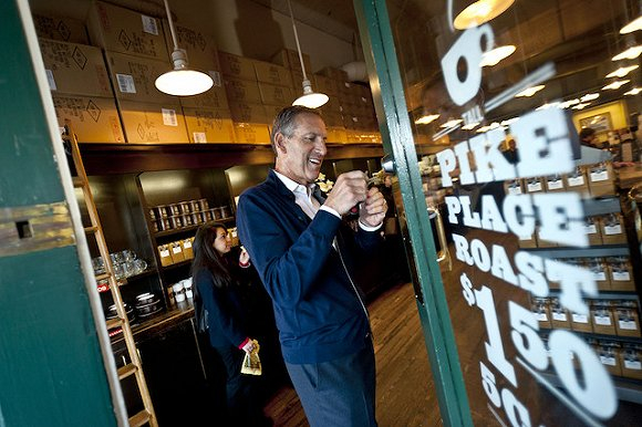 舒尔茨一直留着这价星巴克门店的前门钥匙。（图片来源：视觉中国）