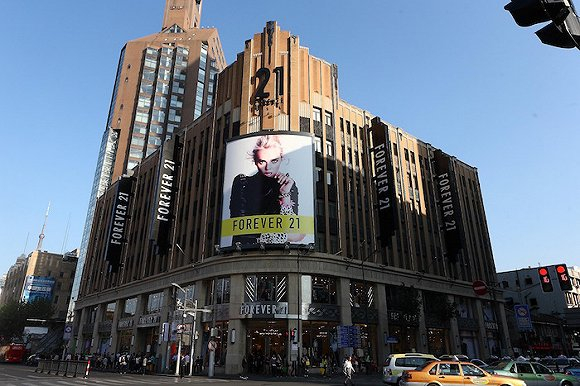 　　2012年9月，Forever21上海旗舰店在南京东路河南路口开业。图片来源：Hijab