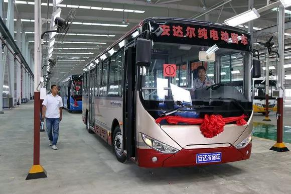 2016年9月18日上午10点18分，安达尔汽车制造有限公司隆重举行安达尔新能源汽车下线仪式。