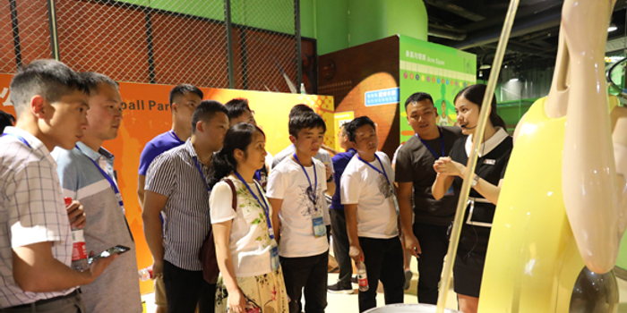 重庆科技馆开展科技教育扶贫 乡村教师贫困学