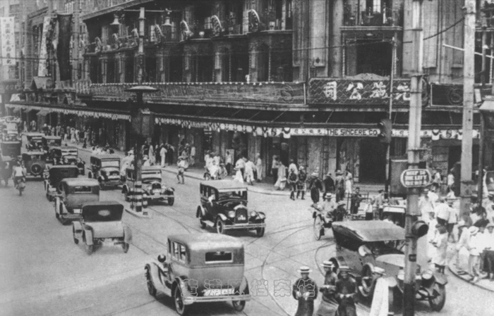 20世纪30年代南京路上的汽车