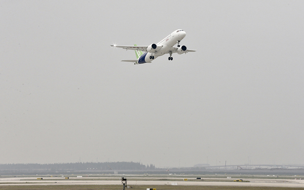 去年5月C919首次试飞成功（澎湃新闻 图）