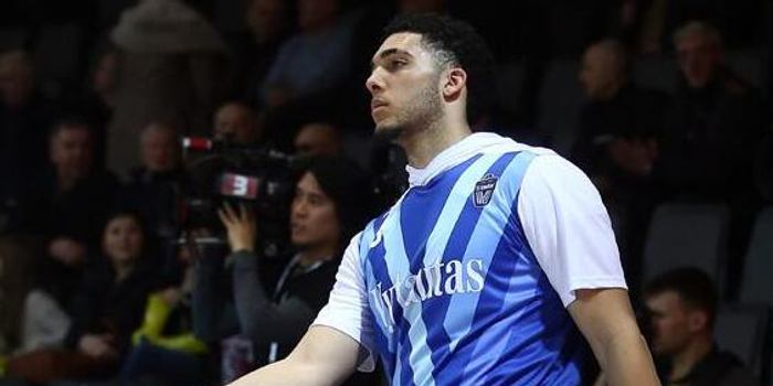 据球员经纪人哈里森-盖恩斯透露,利安杰洛将去几支球队试训,而后将