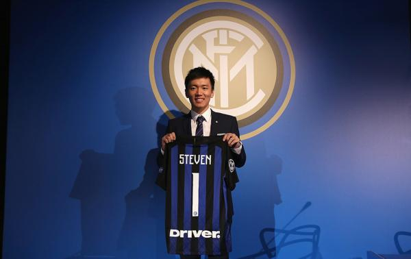 10月26日，张康阳正式出任国际米兰俱乐部主席。 视觉中国 图