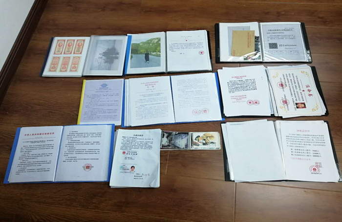 长春案件中嫌疑人伪造的各种中央文件。本文图片均为警方供图