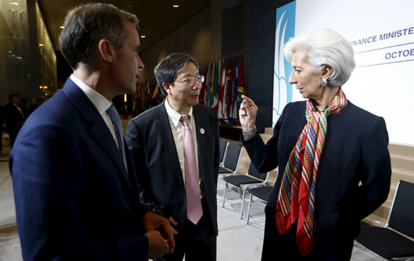 　　当地时间2015年10月8日，秘鲁利马，国际货币基金组织（IMF）及世界银行年会和20国集团财长与央行行长会议在秘鲁首都利马召开。易刚（中）。视觉中国 资料
