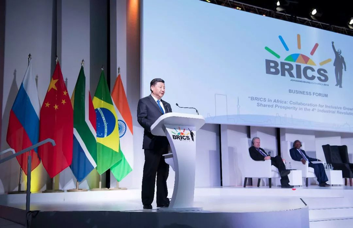  7月25日，国家主席习近平应邀出席在南非约翰内斯堡举行的金砖国家工商论坛，并发表题为《顺应时代潮流 实现共同发展》的重要讲话。新华社记者李涛摄