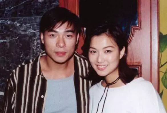  许志安（左）与郑秀文（右）