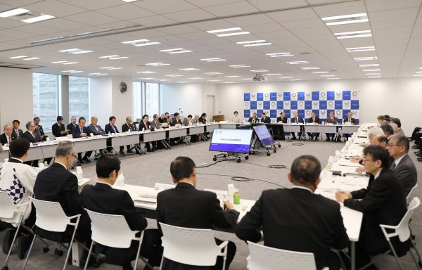 资料图：2020年东京奥运会、残奥会组织委员会在理事会议中。新华社记者杜潇逸摄