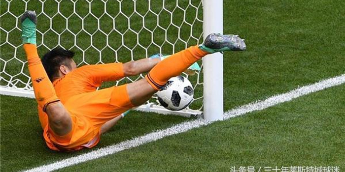 日本队比韩国队还无赖!门将抢戏不承认进球,门