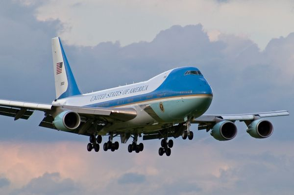 资料图片：美国现役VC-25A“空军一号”专机。（图片来源于网络）