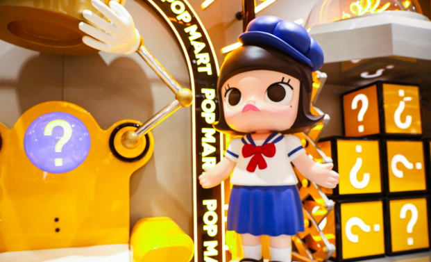 　　Molly的形象开始出现在各大城市核心商圈