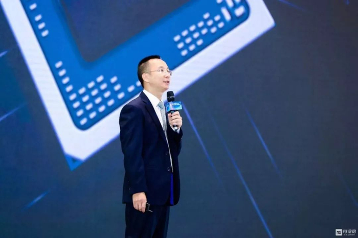  詹克团今年9月在第三代AI芯片的发布会上/图：链得得