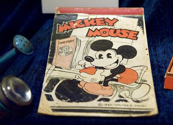 早年米奇的铅笔绘画册