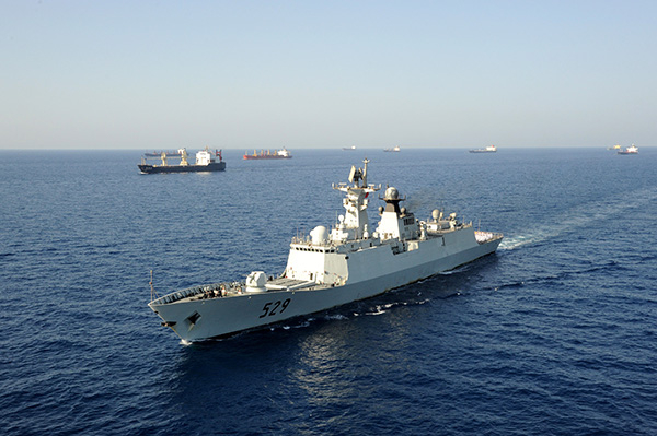 　第3批护航编队中，“舟山”号导弹护卫舰（529）正在执行护航任务。