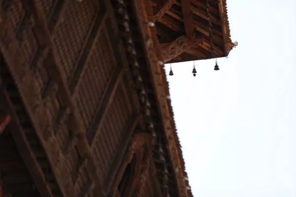 尼泊尔文物古迹在地震中受损严重，堪称“寺庙之城”、拥有众多名胜古迹的加德满都首当其冲。新华社记者祁星摄