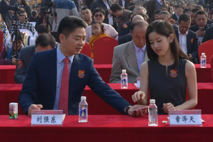 　　刘强东与章泽天夫妻。