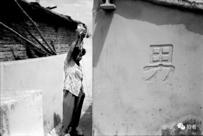 ▲2003年，鸡西，放不下的“牵挂”。