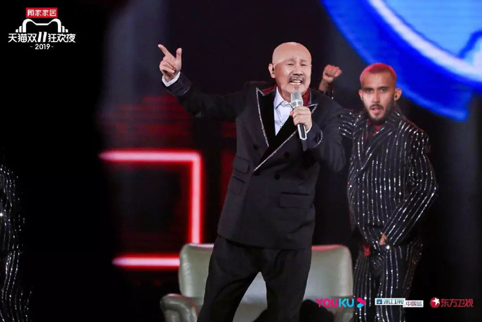 成功“出圈”的腾格尔